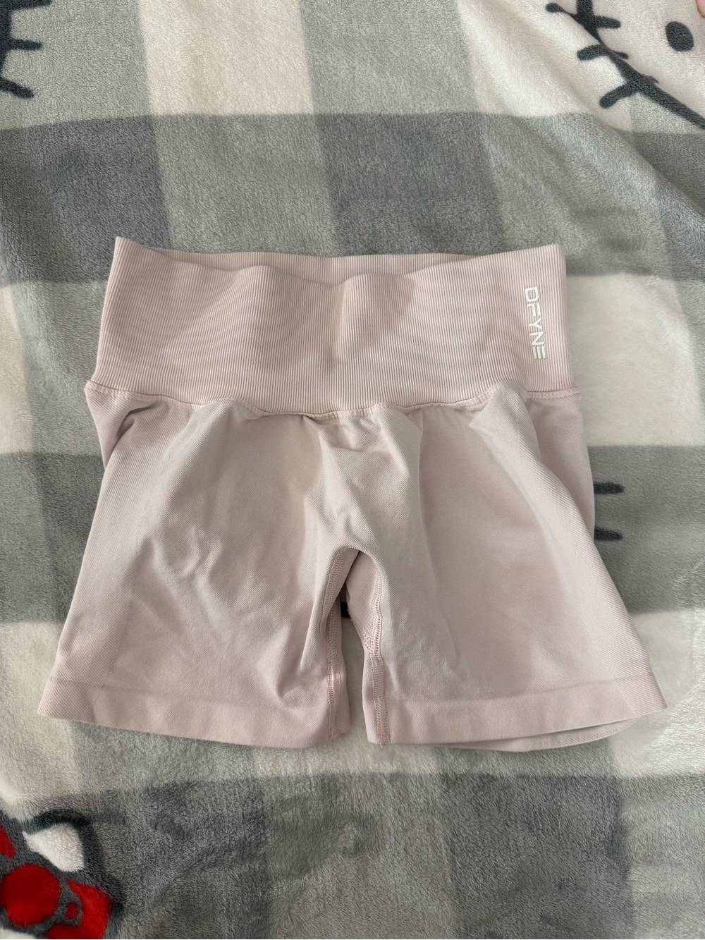 DFYNE X Hannah Pearson light pink shorts size S